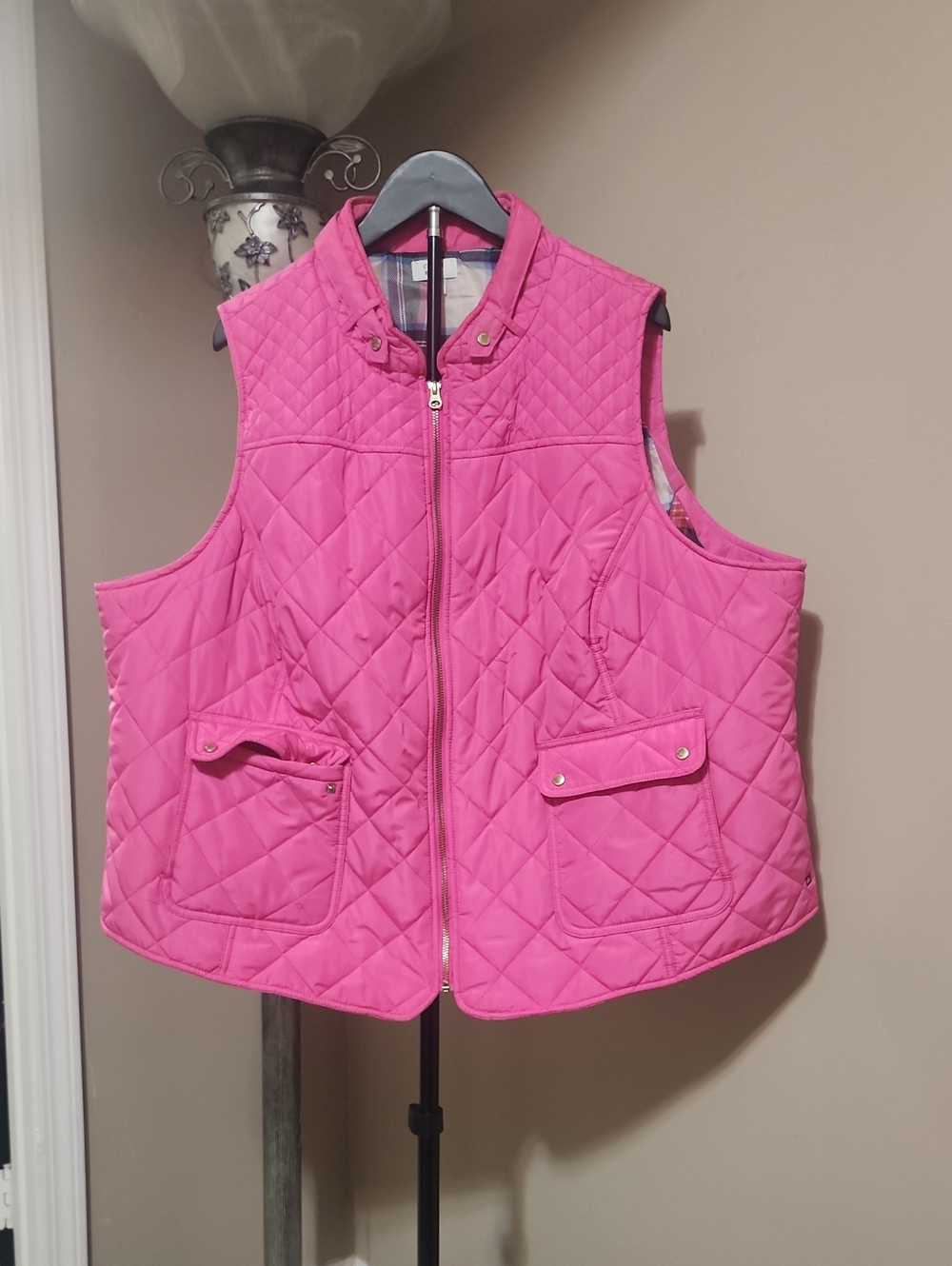crown & ivy Hot Pink Quilted Vest with Snap Pockets
